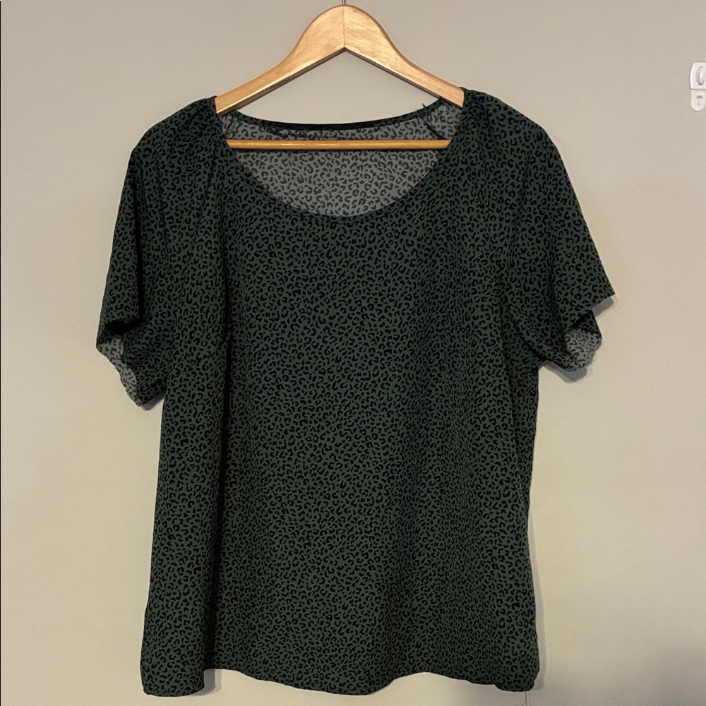 SHEIN Dark Green Leopard Print Short Sleeve Top